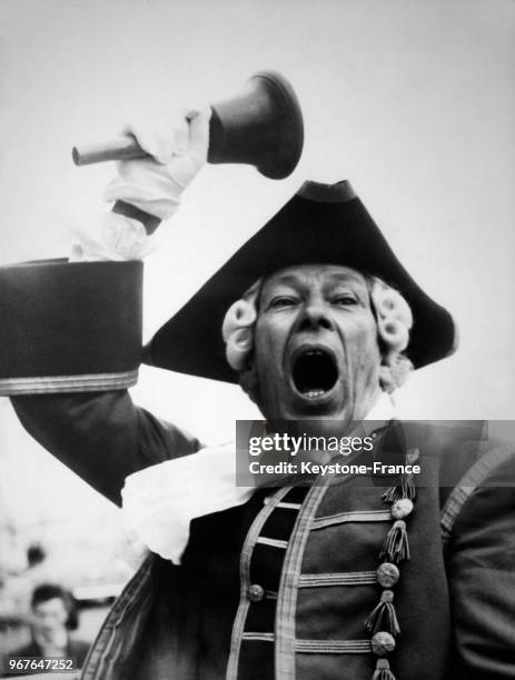 Ben Johnson, crieur de Cornouailles, gagnant du championnat de crieurs de ville le 19 août 1956 à Hastings, Royaume-Uni.