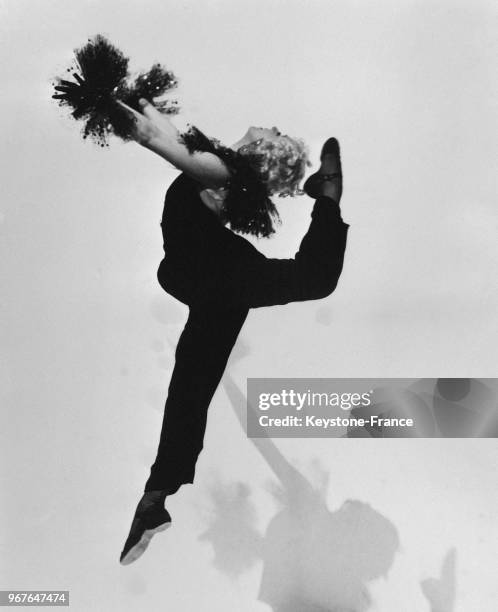 La danseuse Harriet Hoctor repétant une scène du film 'The great Ziegfield', à Hollywood, CA, le 25 janvier 1936.