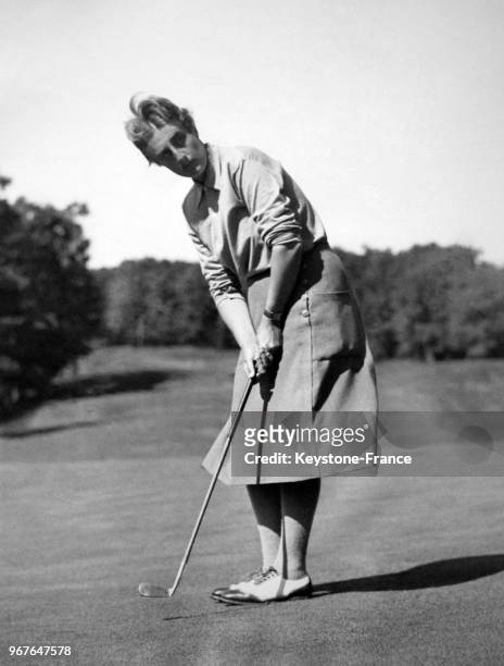 La Britannique Enid Wilson lors du championnat national féminin de golf sur le golf du Salem Country Club à Salem, Massachusetts, aux Etats-Unis, le...