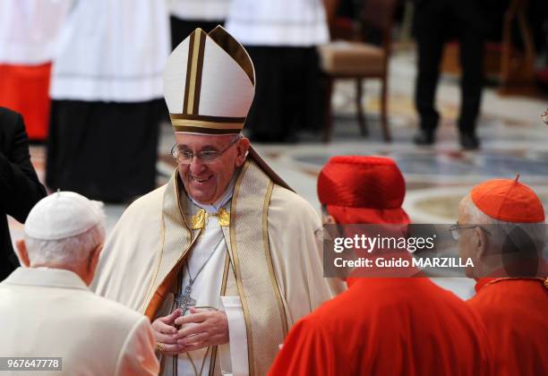 Le pape émérite Benoît XVI était présent au premier rang lors d'un consistoire célébré par le pape François qui a créé vingt nouveaux cardinaux dans...