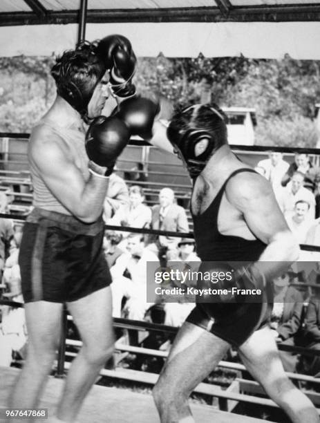 Entraînement du boxeur allemand Max Schmeling avec son équipier Mickey McAvoy le 30 mai 1936 à Napanoch, NY.