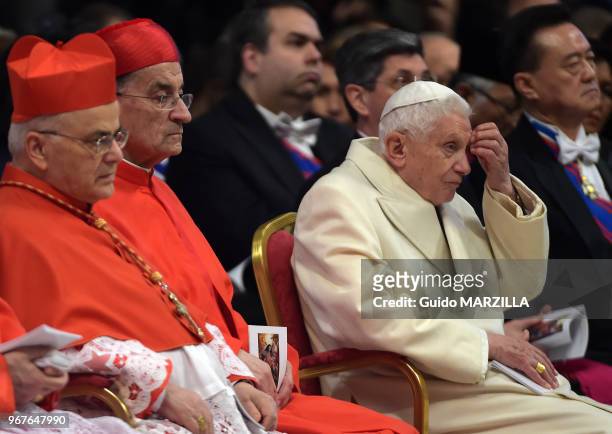 Le pape émérite Benoît XVI était présent au premier rang lors d'un consistoire célébré par le pape François qui a créé vingt nouveaux cardinaux dans...