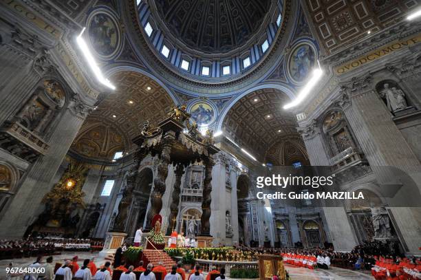 Le pape François a créé vingt nouveaux cardinaux lors d?un consistoire dans la basilique Saint-Pierre au Vatican le 14 février 2015. Baldaquin Le...