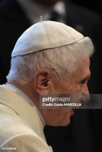 Portrait du pape émérite Benoît XVI lors d'un consistoire célébré par le pape François dans la basilique Saint-Pierre au Vatican le 14 février 2015.