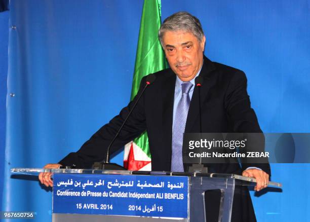 Conférence de presse du candidat indépendant à l'élection présidentielle Ali Benflis à Alger, Algérie le 15 avril 2014.