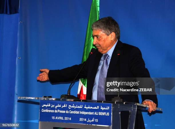 Conférence de presse du candidat indépendant à l'élection présidentielle Ali Benflis à Alger, Algérie le 15 avril 2014.