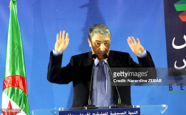 Conférence de presse du candidat indépendant à l'élection présidentielle Ali Benflis à Alger, Algérie le 15 avril 2014.