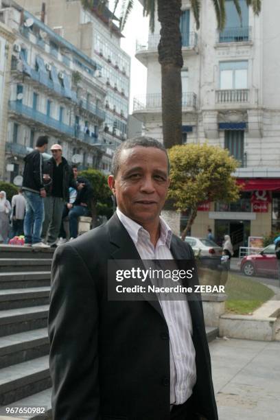Portrait de l'auteur algerien Mohammed Moulessehoul ecrivant sour le nom de 'Yasmina Kadra, le 29 mai 2010, Alger, Algerie. Le 2 novembre 2013 il a...