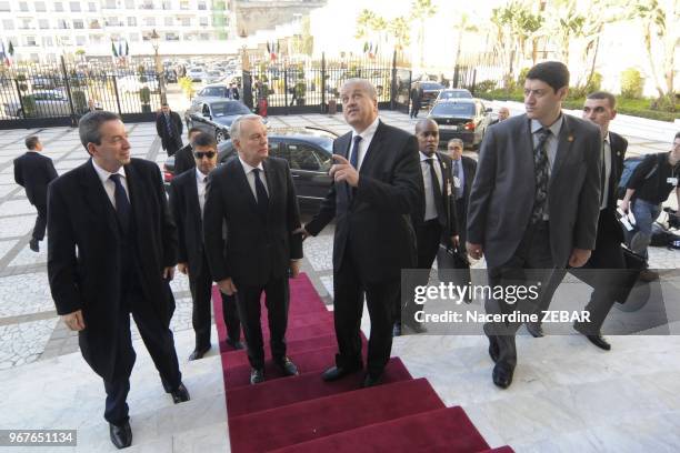 Le premier ministre francais Jean Marc Ayrault rencontre son homologue algerien Abdelmalek Sellal le 16 decembre 2013 a Alger, Algerie. Jean Marc...