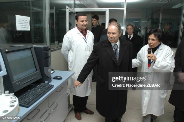 President Abdelaziz Bouteflika visits the Pasteur Institute.