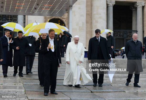 Le pape Francois preside l'audience generale hebdomadaire sur la place Saint-Pierre le 22 janvier 2014 au Vatican.