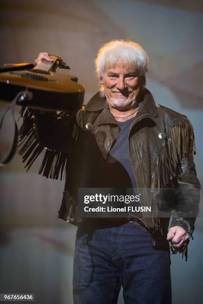 Hugues Aufray en concert live lors de 'Rendez-vous avec les Stars' le 15 novembre 2014 à l'Aréna de Genèves, Suisse.