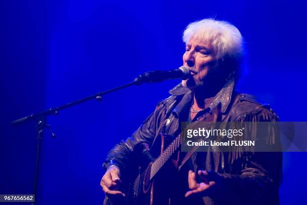 Hugues Aufray en concert live lors de 'Rendez-vous avec les Stars' le 15 novembre 2014 à l'Aréna de Genèves, Suisse.