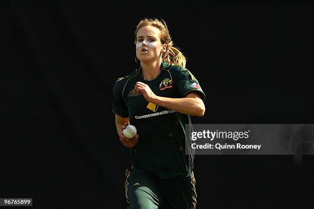 Ellyse Perry of Australia runs in to bowl during the Fourth Women's One Day International between the Australian Southern Stars and New Zealand White...