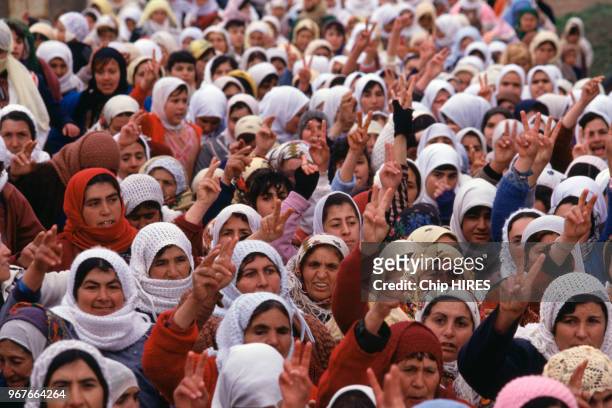 Manifestations de Palestiniennes le 13 mars 1988 pendant l'Intifada à Ein Yabrud en Cisjordanie en Israël.
