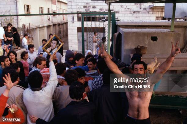 Enterrement de Palestiniens tués le 22 février 1988 à Naplouse en Cosjordanie en Israël.