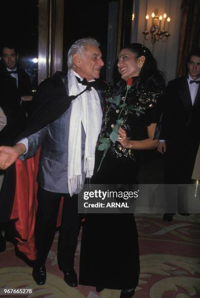 Leonard Bernstein célèbre son 70ème anniversaire en compagnie de Judith Pisar au centre Américain de Paris le 14 octobre 1988, France.