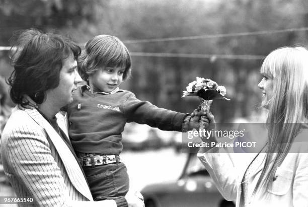 Stone et Charden et leurd fils Baptiste le 25 mars 1978, Place des Ternes à Paris, France.