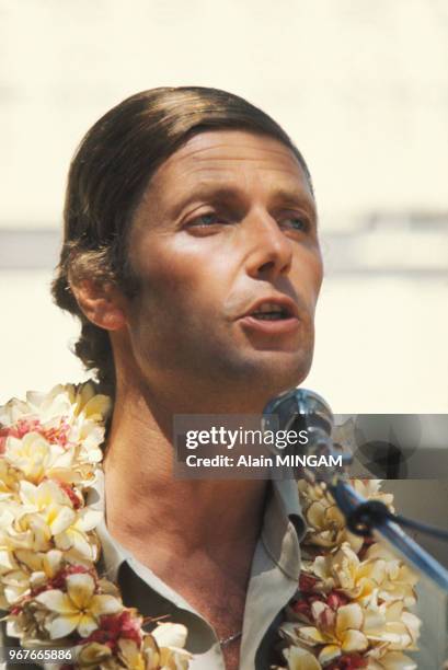 Le secrétaire d'État aux DOM-TOM Olivier Stirn le 22 juilet 1976 à Mayotte.