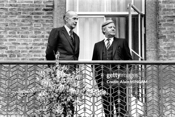 Valéry Giscard d'Estaing et le chancelier allemand Helmut Schmidt lors d'un sommet le 23 mars 1981 à Maastricht, Pays-Bas.