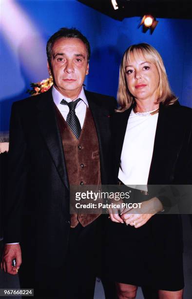 Michel Sardou et sa femme Babette lors de l'anniversaire des 40 ans de carrière de JC Brialy à Paris le 26 juin 1996, France.