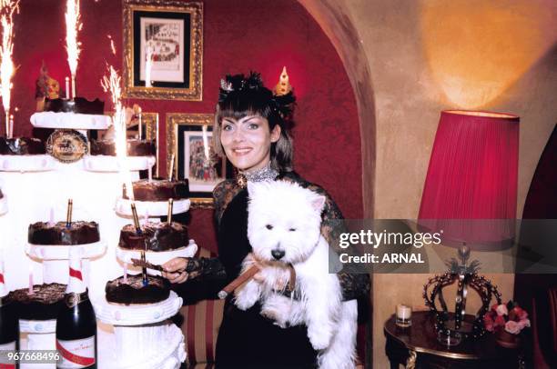 Hermine de Clermont-Tonnerre fête ses 30 ans chez Castel le 23 mars 1999 à Paris, France.