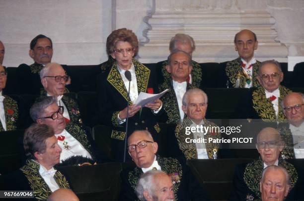 Historienne française Hélène Carrère d'Encausse rentre à l'Académie Française le 28 novembre 1991, Paris, France.