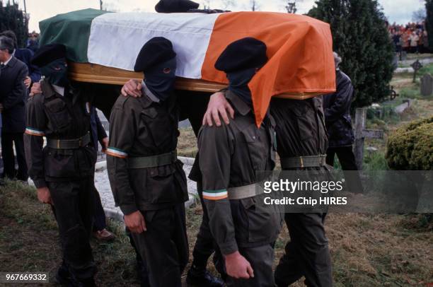 Funérailles du militant de l'IRA Ray McCreesh le 25 mai 1981 à Camlough en Irlande du Nord.
