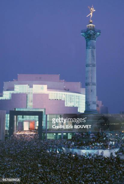 Fête du 14 juillet, le 13 juillet 1989, place de la Bastille à Paris, France.