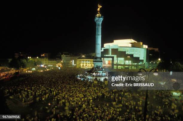 Bal place de la Bastille pour la fête nationale du 14 juillet, le 13 juillet 1989 à Paris, France.