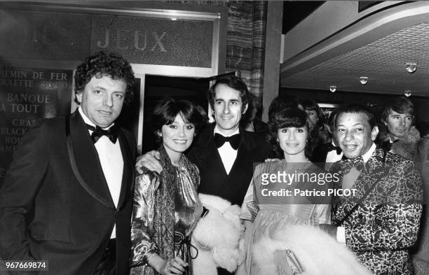 Jacques Martin, Marie Hélène Breillat, Edouard Molinaro, Danièle Evenou et Henri Salvador lors d'une soirée dans un casino le 18 janvier 1977, France.