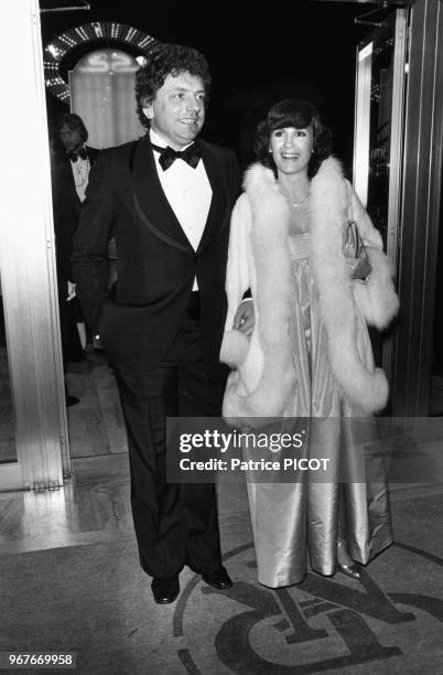 Jacques Martin et sa compagne Danièle Evenou lors d'une soirée le 18 janvier 1977 à Paris, France.