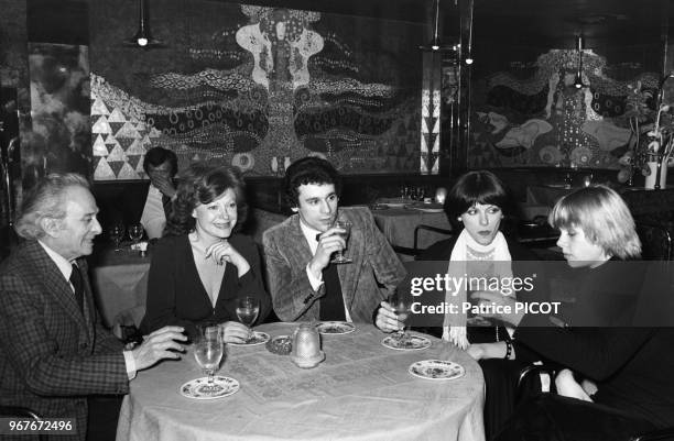 Dalio, Régine, Francis Perrin et Annie Duperey à Paris le 14 avril 1974, France.