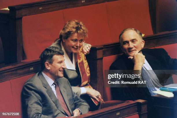 Philippe de Villiers, Christine Boutin et Charles Millon lors d'un débat à l'Assemblée nationale le 24 novembre 1998 à Paris, France.