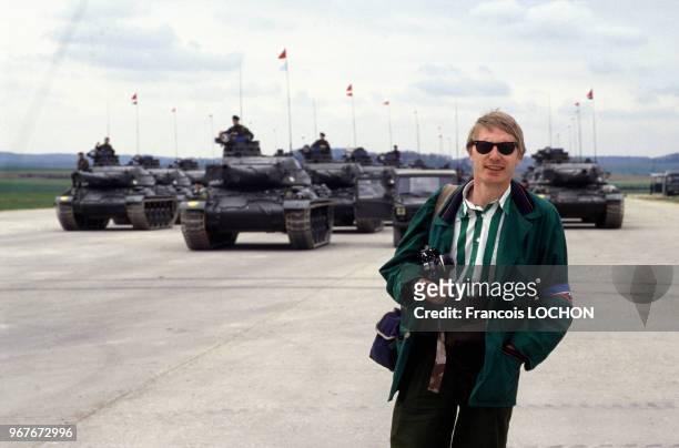 Défilé des chars d'assaut lors des célébrations du 70ème anniversaire de la Cavalerie le 25 avril 1987 en France.