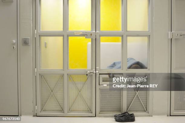 Cellule de garde à vue du commissariat du Saint Denis, en 2010, France.