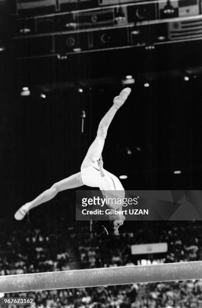 Nadia Comaneci lors des épreuves de gymnastique aux Jeux Olympiques d'été le 21 juillet 1976 à Montréal, Canada.