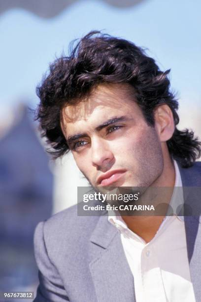 Portrait de Anthony Delon le 18 juin 1987 à Sète, France.