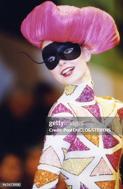 Défilé Haute-couture Printemps-Eté 1999 de la maison Givenchy le 17 janvier 1999 à Paris, France.