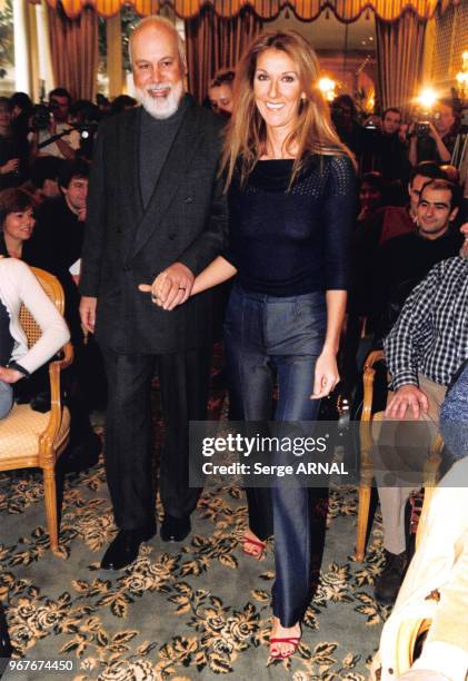 Portrait de René Angelil, producteur et de son épouse la chanteuse québécoise Céline Dion à l'hôtel Bristol pour la sortie de l'album' All the way'...