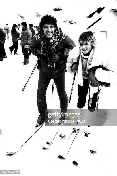 Julien Clerc et sa compagne Virginie Coupérie-Eiffel à Avoriaz le 22 janvier 1985, France.