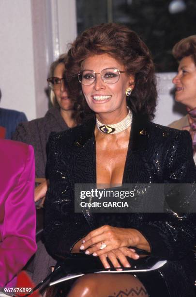 Sophia Loren lors d'un défilé Dior le 29 septembre 1987 à Paris, France.