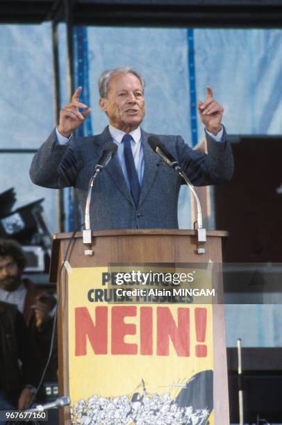 Le chancelier fédéral allemand Willy Brandt lors d'un discours le 22 octobre 1983 à Bonn en république fédérale d'Allemagne.