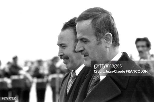 Houari Boumédiène reçoit Hafez el-Assad lors d'une conférence du refus des accords de Camp Davis à Alger le 1er juillet 1978, Algérie.