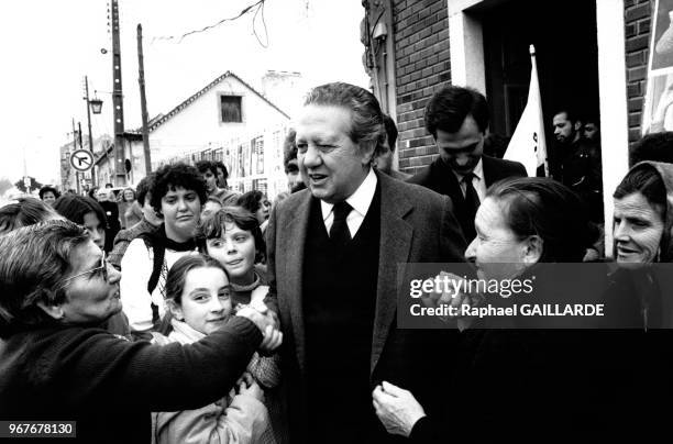 Mario Soares en campagne pour les élections présidentielles à Lisbonne, Portugal, le 19 janvier 1986.