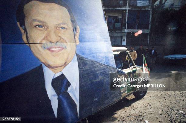 Portrait d'Abdelaziz Bouteflika, élu président algérien, le 16 avril 1999 à Alger, Algérie.