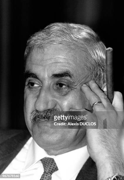 Portrait de Georges Habache, numéro un du FPLP lors du 18ème conseil palestinien le 19 avril 1987 à Alger, Algérie.