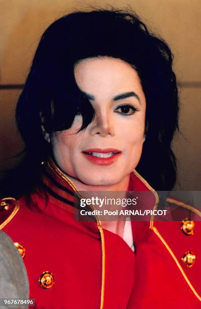 Portrait du chanteur américain Michael Jackson lors d'une conférence de presse avec l'homme d'affaires et industriel saoudien Prince Al Walid au...