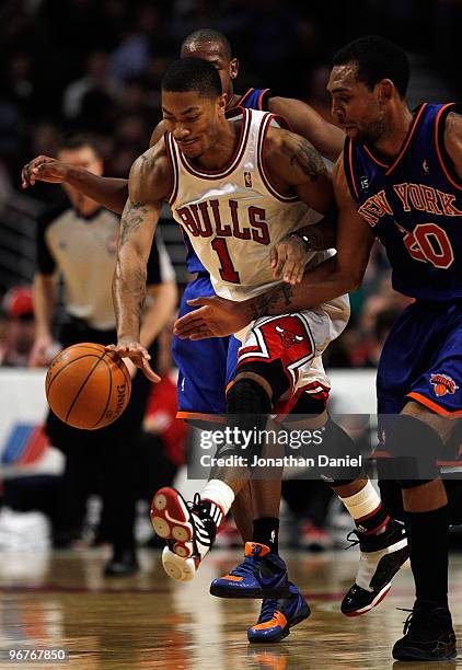 Derrick Rose of the Chicago Bulls controls the ball as he moves up court between Chris Duhon and Jared Jefferies of the New York Knicks at the United...