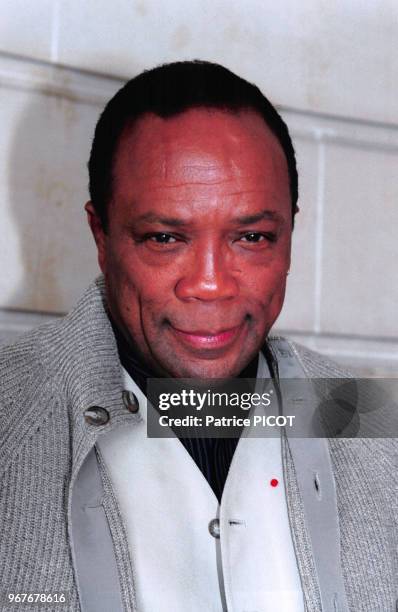 Portrait du trompettiste et compositeur américain Quincy Jones le 30 avril 1996 à Paris, France.